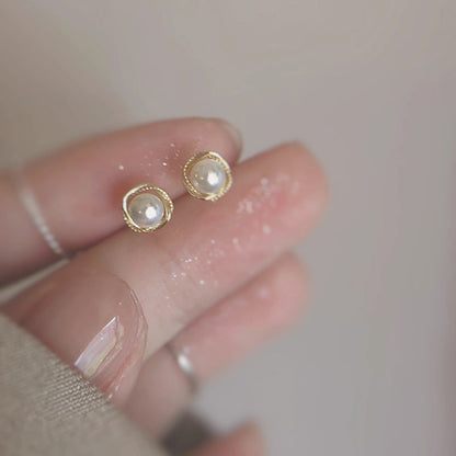 Classic Pearl Earring with Timeless Appeal