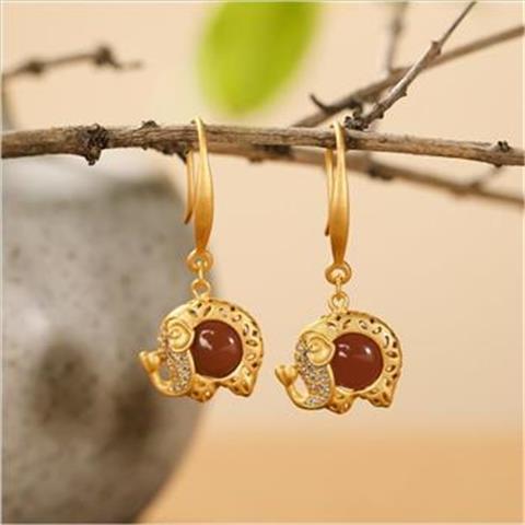 Elegant Gold Earring for Every Occasion