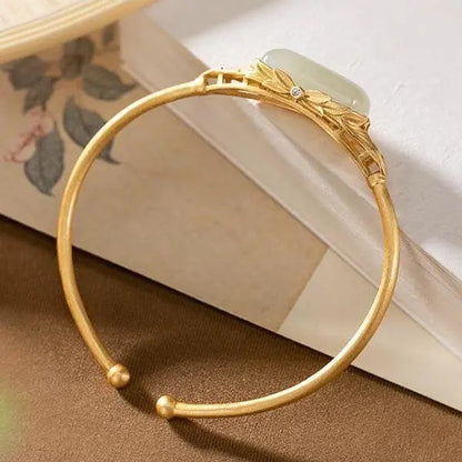 Classic Silver Bracelet with Timeless Appeal