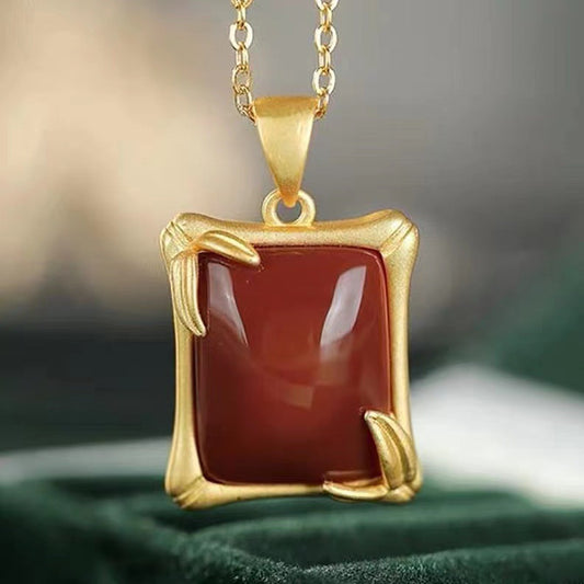 Classic Silver Pendant with Timeless Appeal