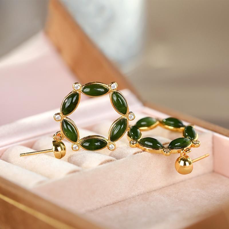 Beautiful Gold Earring with Unique Style