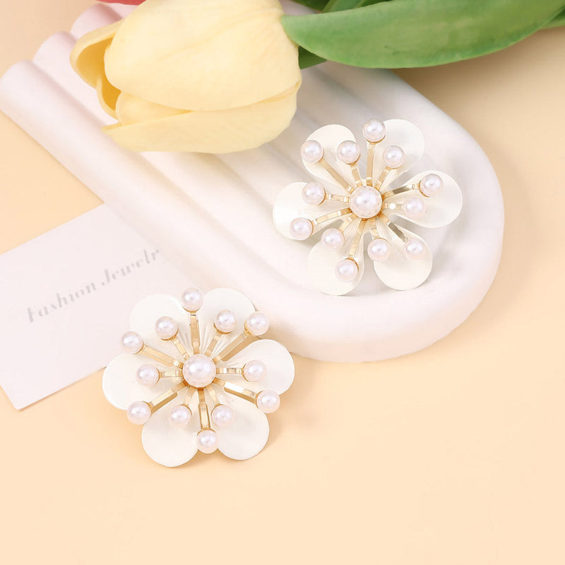 Beautiful Pearl Necklace with Unique Style