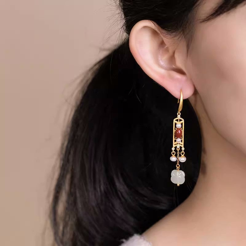 Romantic Gold Earring for Special Moments
