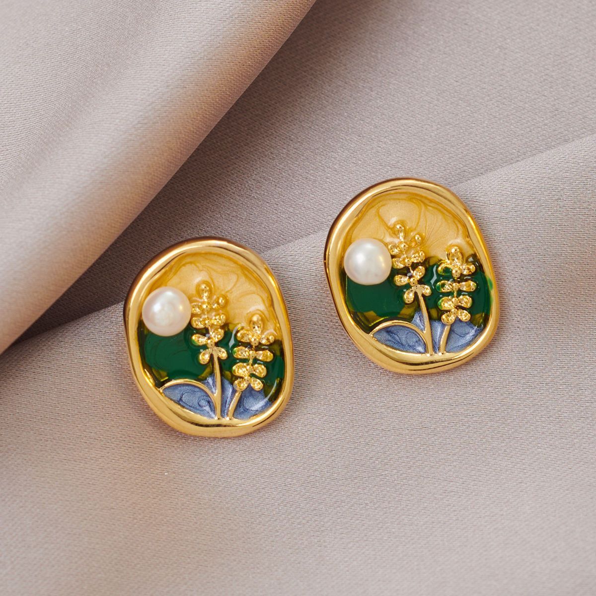 Beautiful Pearl Earring with Unique Style