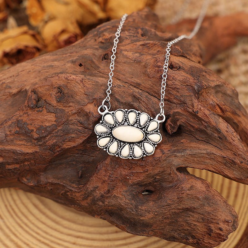 Romantic Silver Necklace for Special Moments