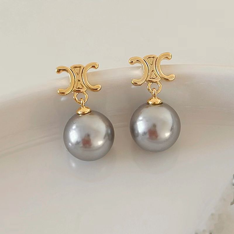 Classic Pearl Earring with Timeless Appeal