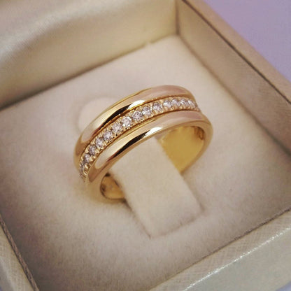 Classic Gold Ring with Timeless Appeal