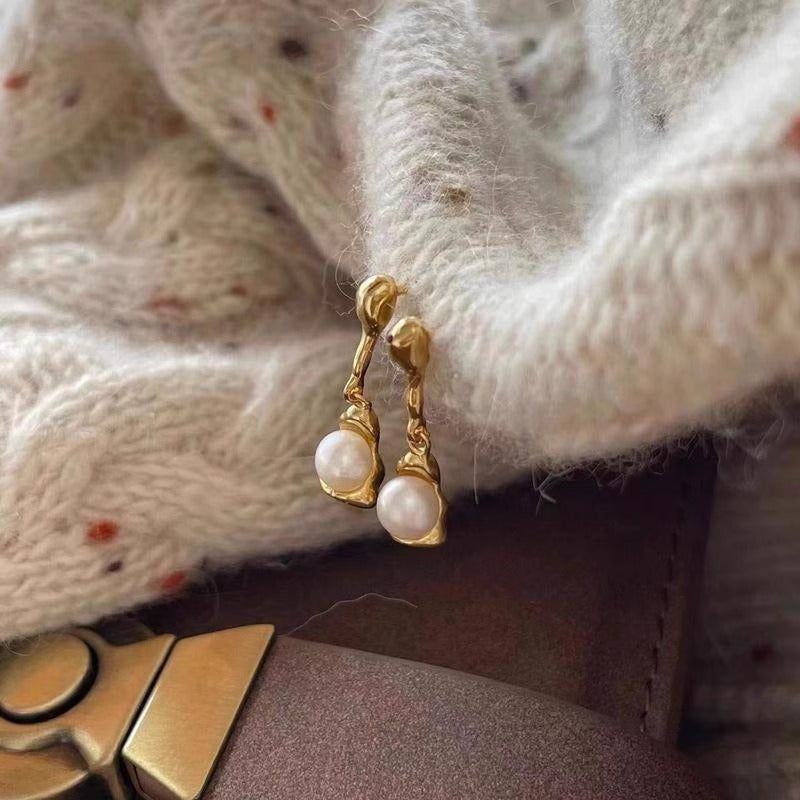 Romantic Pearl Earring for Special Moments