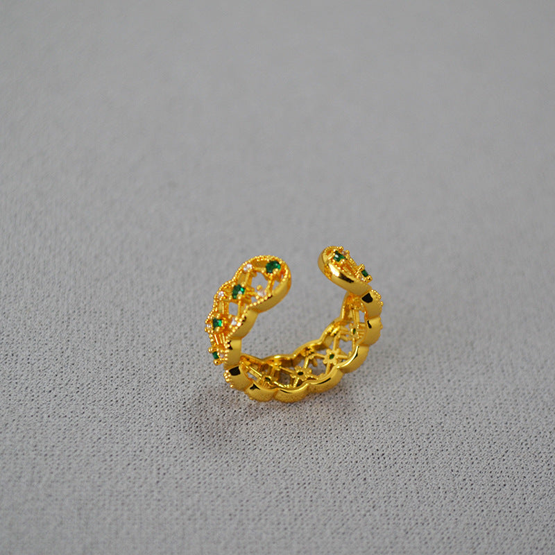 Classic Gold Ring with Timeless Appeal