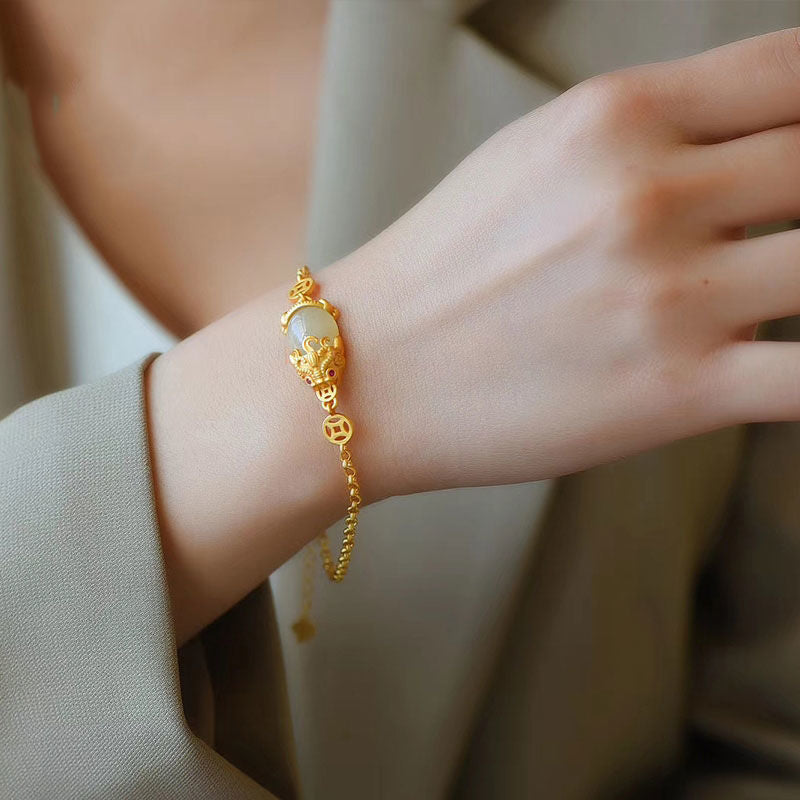 Stunning Gold Bracelet for Daily Wear