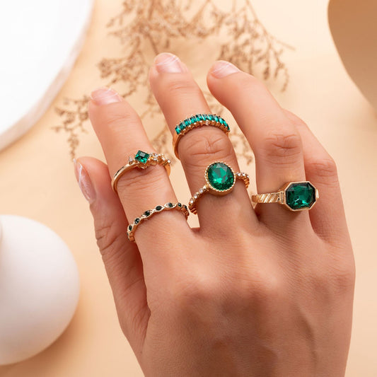 Classic Gold Ring with Timeless Appeal