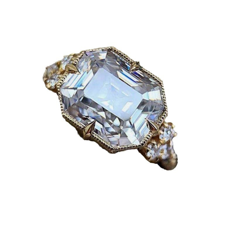 Classic Gold Ring with Timeless Appeal