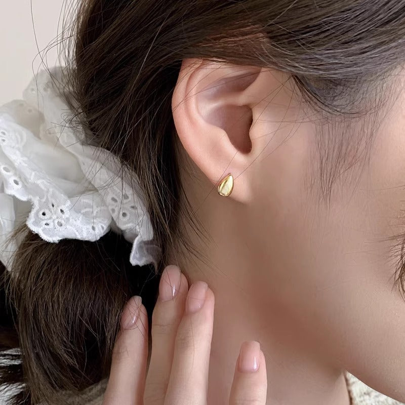 Beautiful Gold Earring with Unique Style