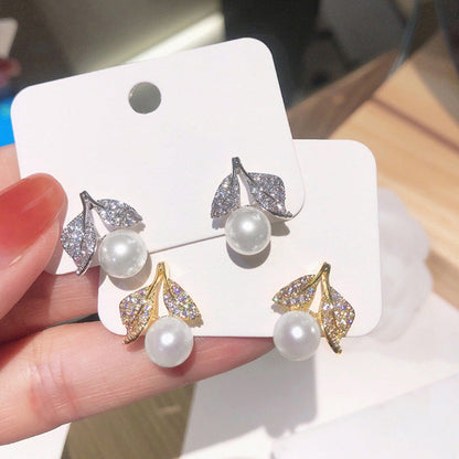 Beautiful Pearl Earring with Unique Style