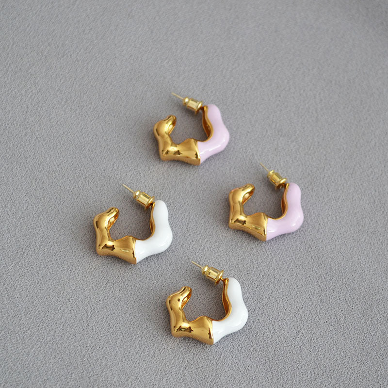 Classic Gold Earring with Timeless Appeal