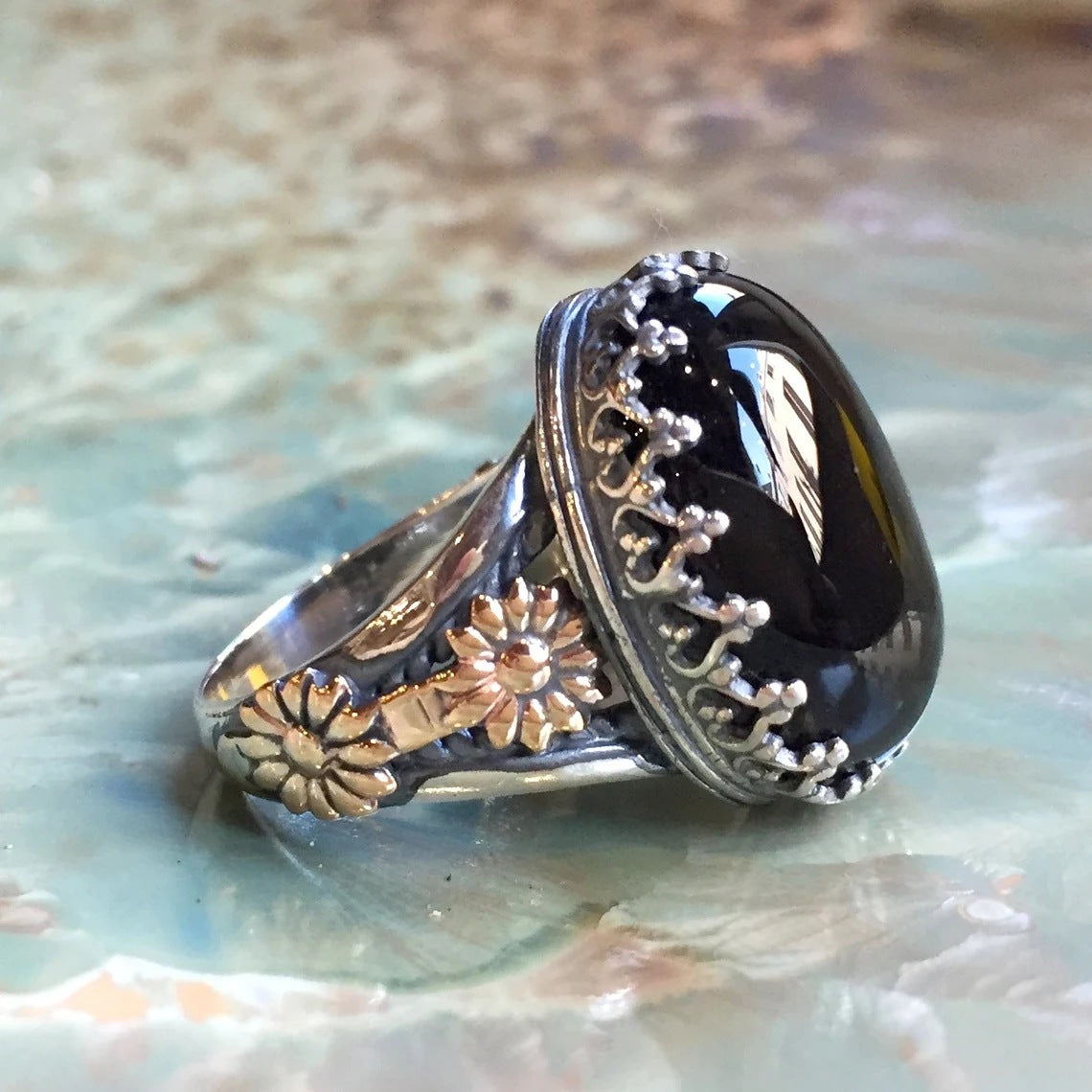 Charming Gold Ring for Any Occasion