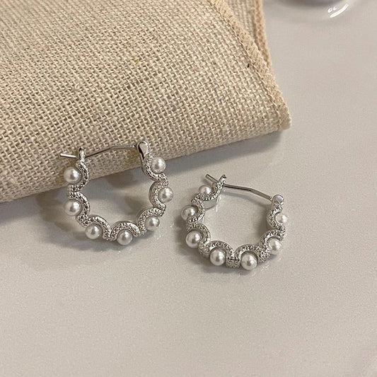 Beautiful Pearl Earring with Unique Style