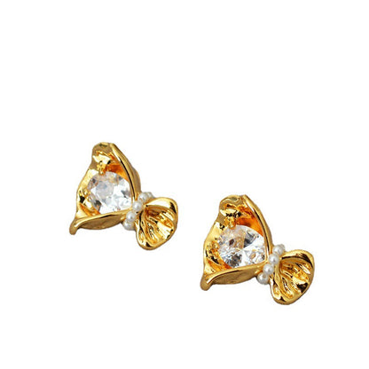 Charming Gold Earring for Any Occasion