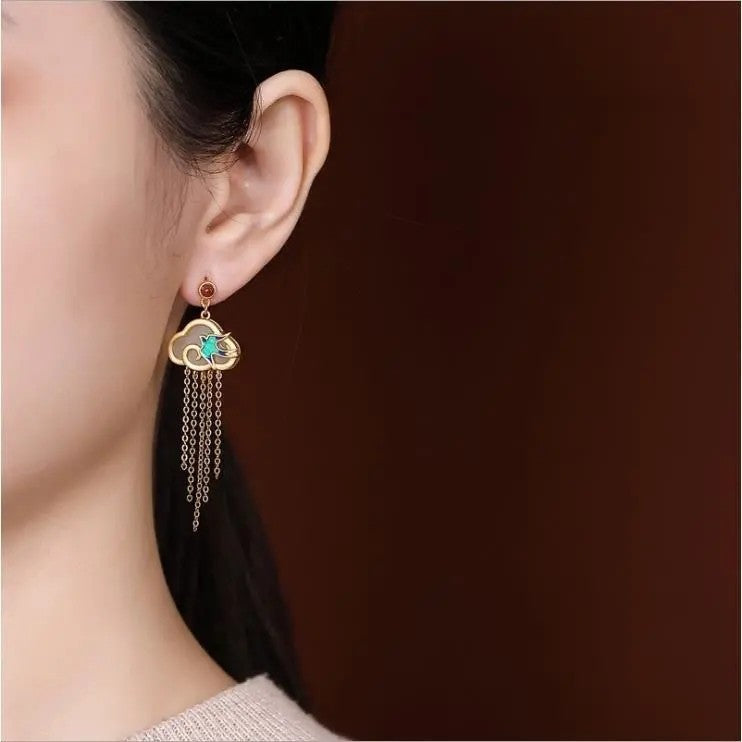Charming Gold Earring for Any Occasion