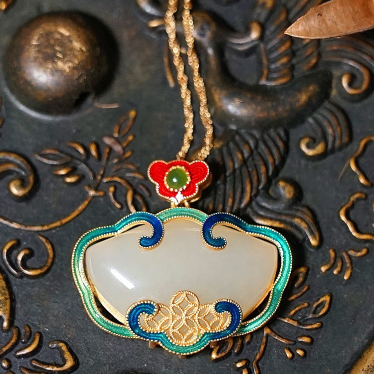 Classic Silver Necklace with Timeless Appeal