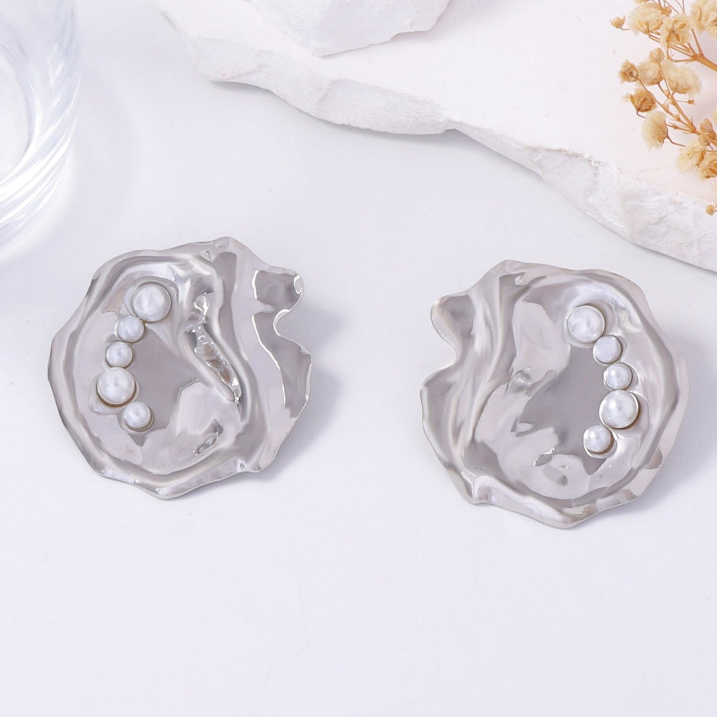 Charming Pearl Earring for Any Occasion