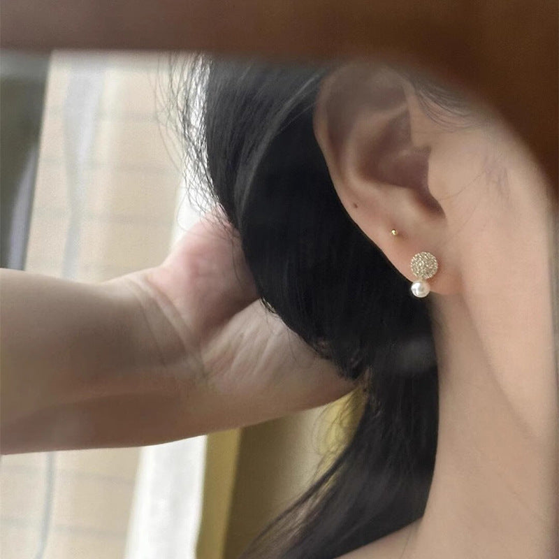 Classic Pearl Earring with Timeless Appeal