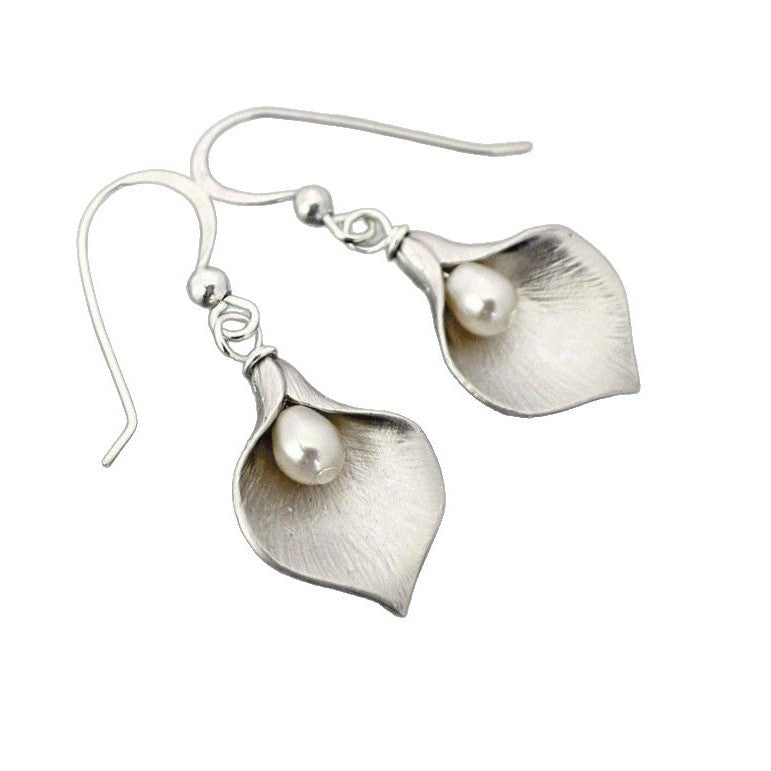 Classic Pearl Earring with Timeless Appeal