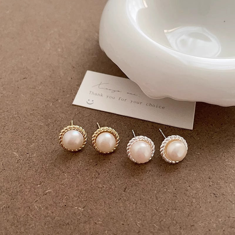 Charming Pearl Earring for Any Occasion