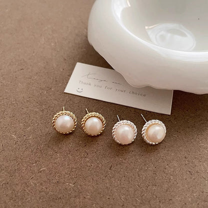 Charming Pearl Earring for Any Occasion