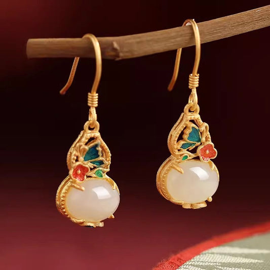Romantic Silver Earring for Special Moments