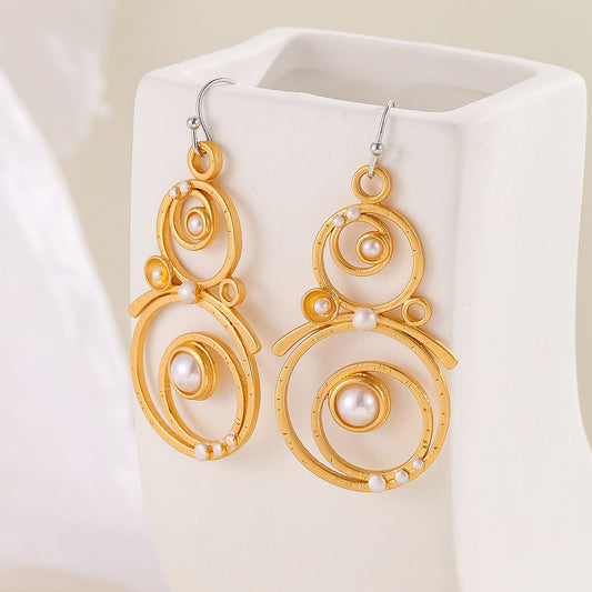 Elegant Gold Earring for Every Occasion