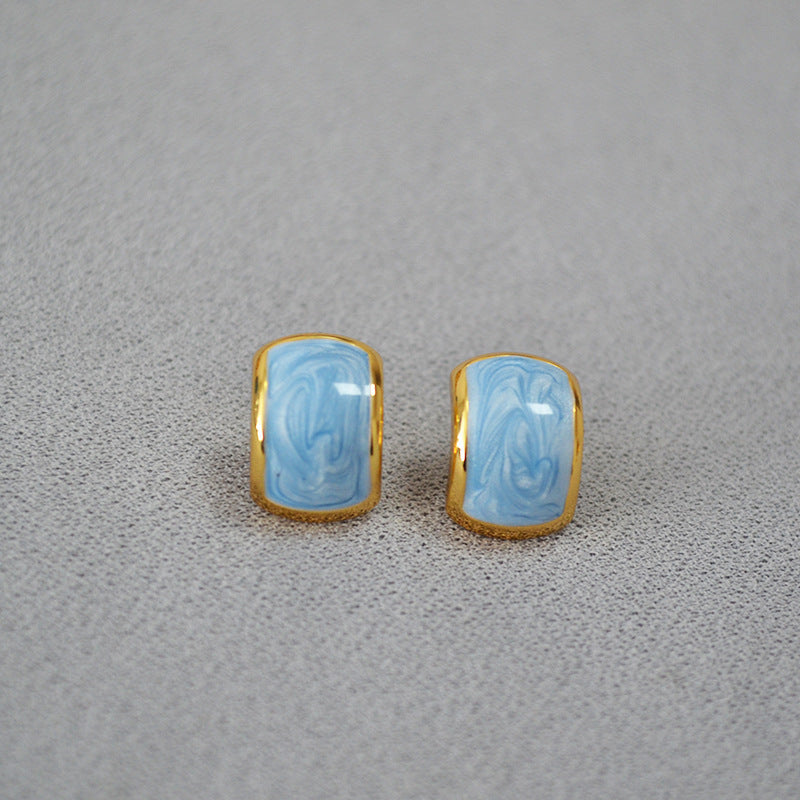 Beautiful Gold Earring with Unique Style