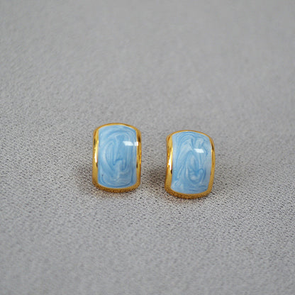 Beautiful Gold Earring with Unique Style