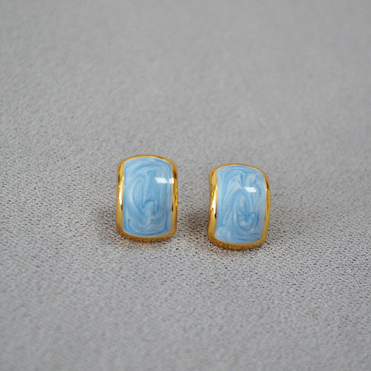 Beautiful Gold Earring with Unique Style