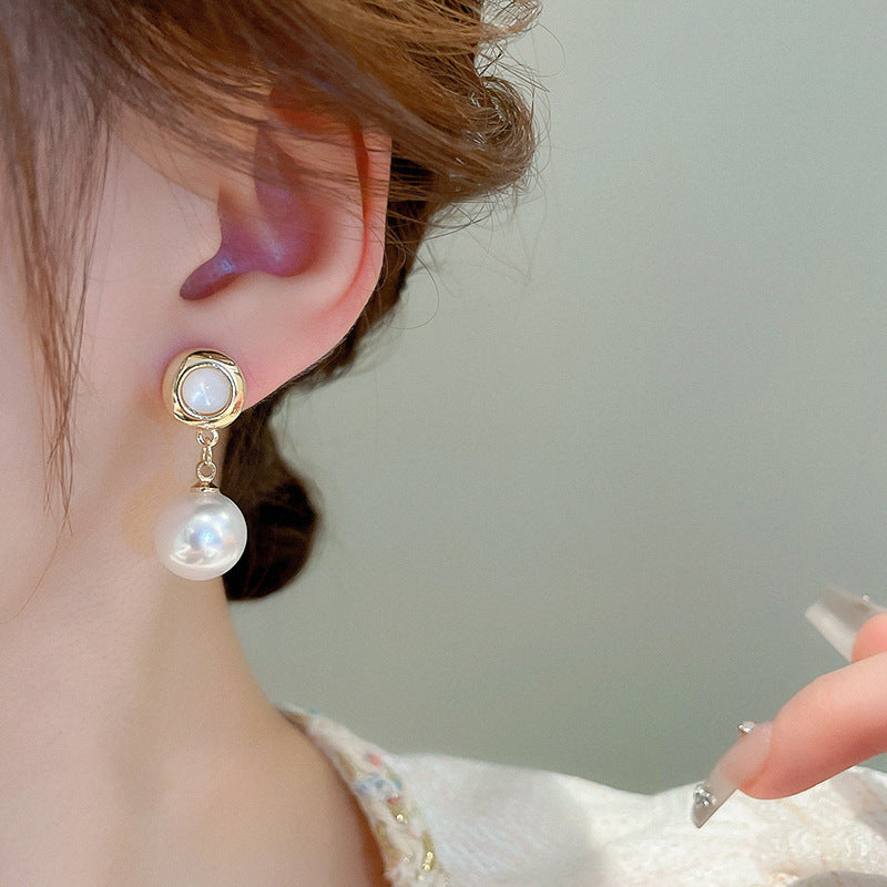 Romantic Pearl Earring for Special Moments