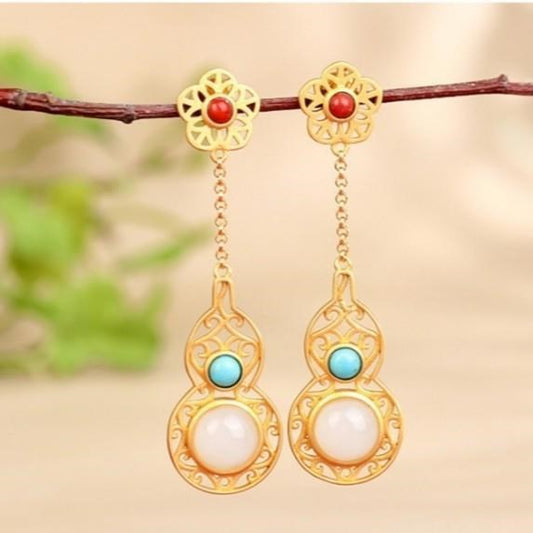 Classic Gold Earring with Timeless Appeal