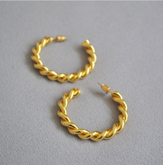 Charming Gold Ring for Any Occasion