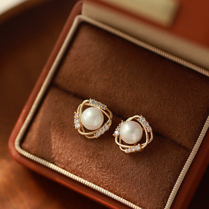 Charming Pearl Earring for Any Occasion