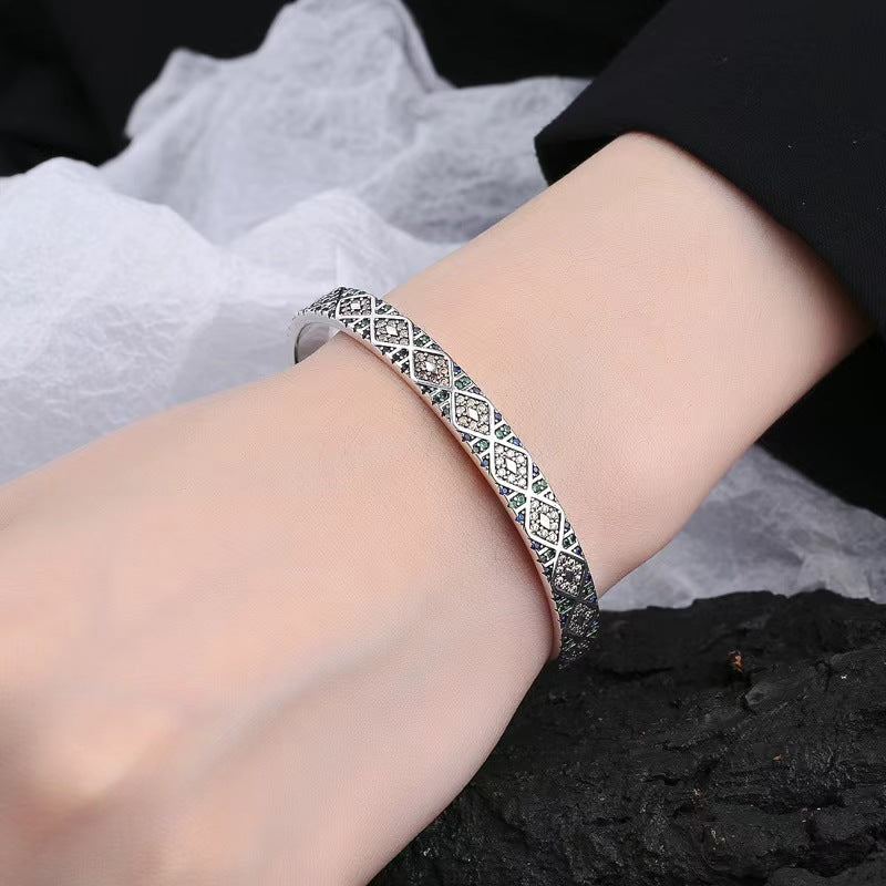 Beautiful Bracelet with Unique Style