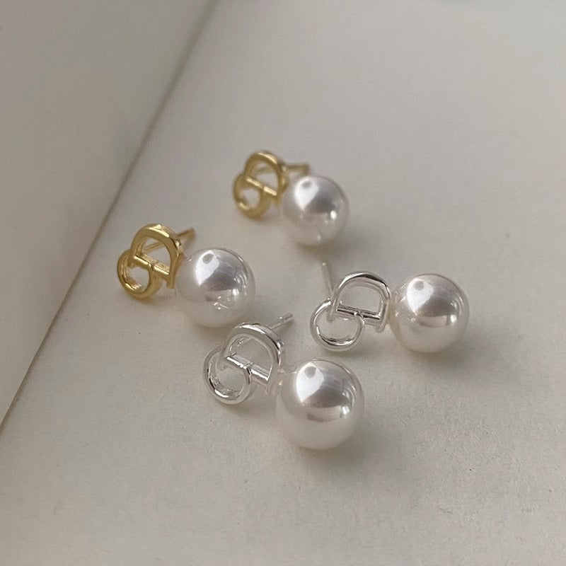 Classic Pearl Earring with Timeless Appeal