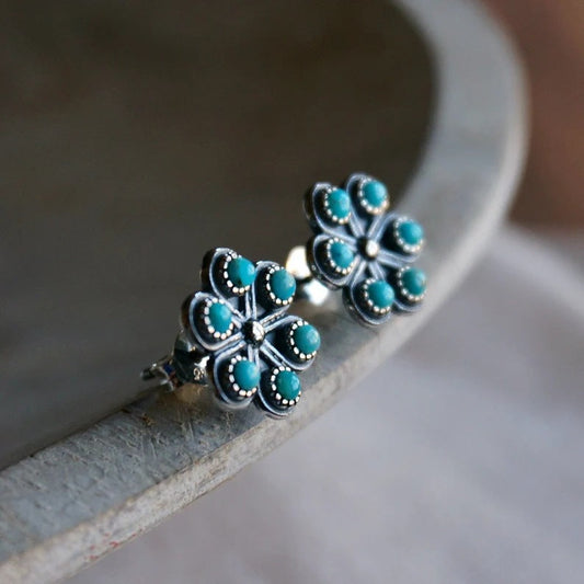 Charming Silver Earring for Any Occasion