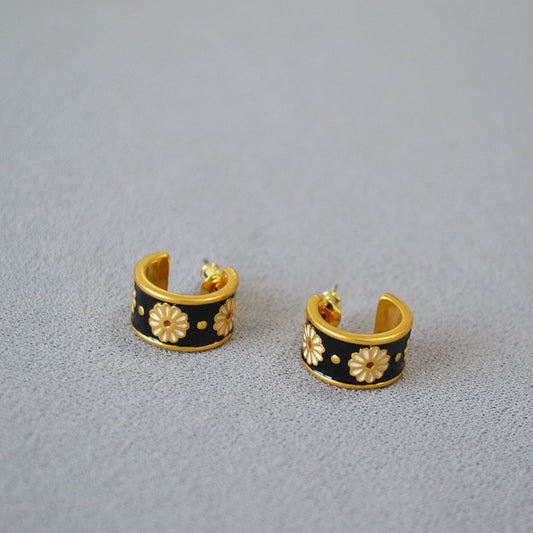Charming Silver Earring for Any Occasion