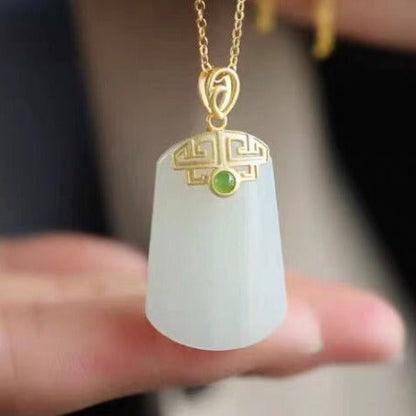Classic Silver Necklace with Timeless Appeal