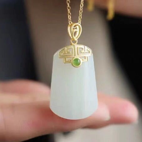 Classic Silver Necklace with Timeless Appeal