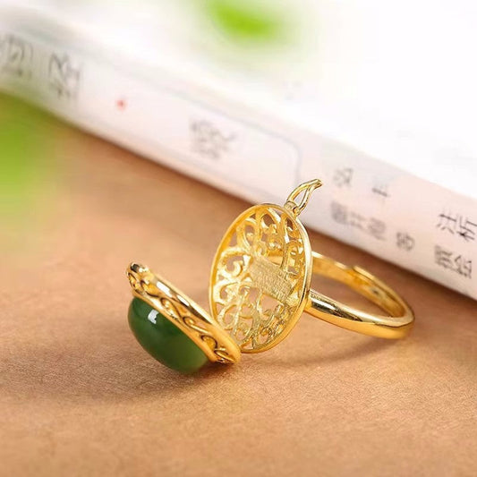 Classic Gold Ring with Timeless Appeal