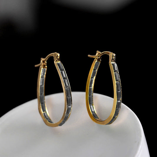 Classic Gold Ring with Timeless Appeal