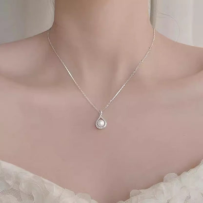 Beautiful Pearl Necklace with Unique Style