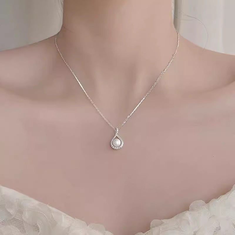 Beautiful Pearl Necklace with Unique Style