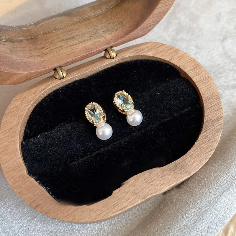Classic Pearl Earring with Timeless Appeal