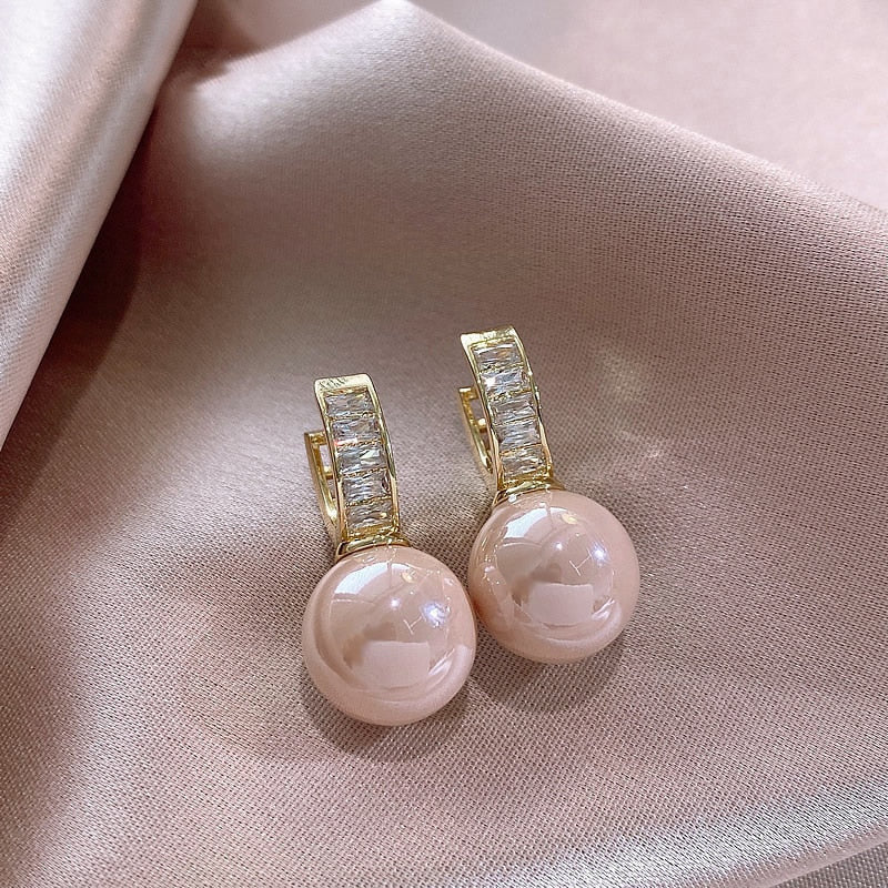 Charming Pearl Earring for Any Occasion